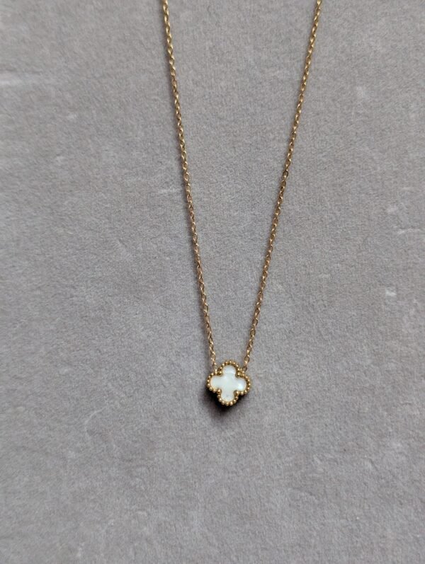 reversible clover chain