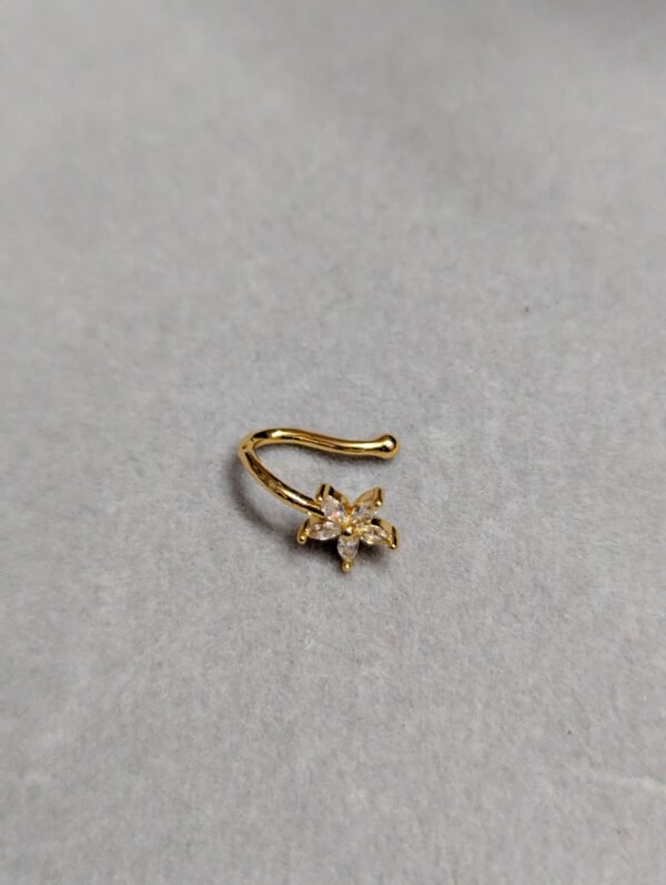 Flower nose pin