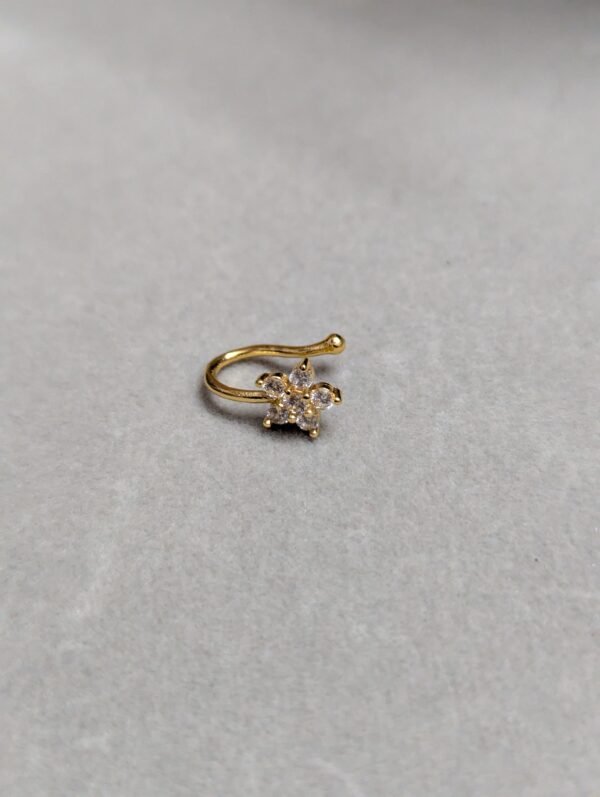 Flower1 nose pin
