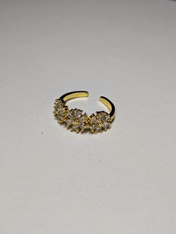 Adjustable flower ring