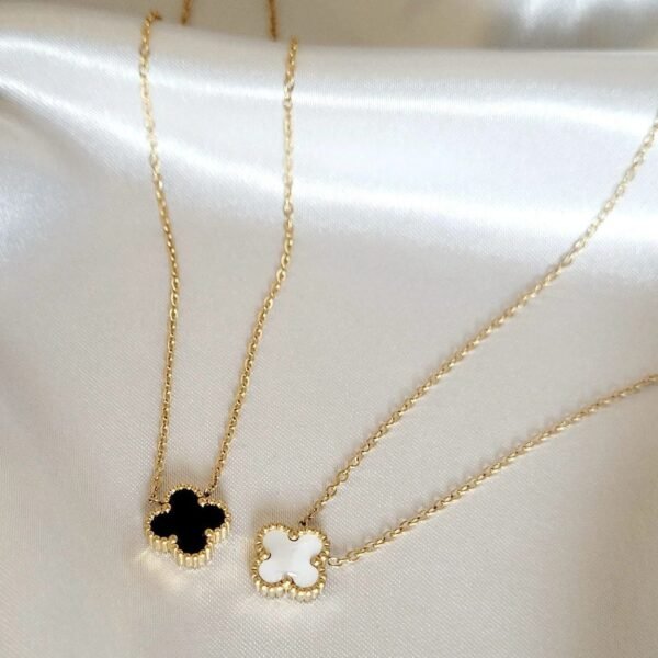 reversible clover chain