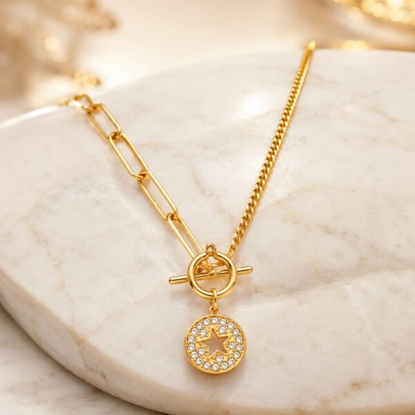 Star toggle lock chain